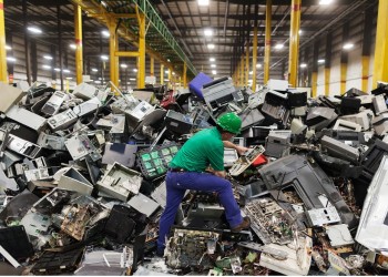 E-WASTE AND ENVIRONMENT MANAGEMENT